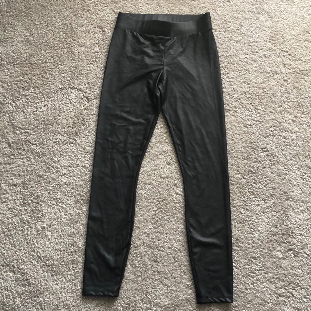 GUESS Pleather style leggings NWT